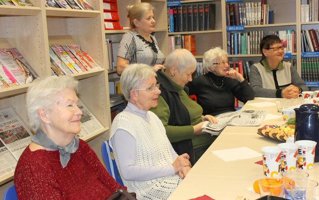 W spotkaniu uczestniczyli również stali goście biblioteki W spotkaniu uczestniczyli również stali goście biblioteki