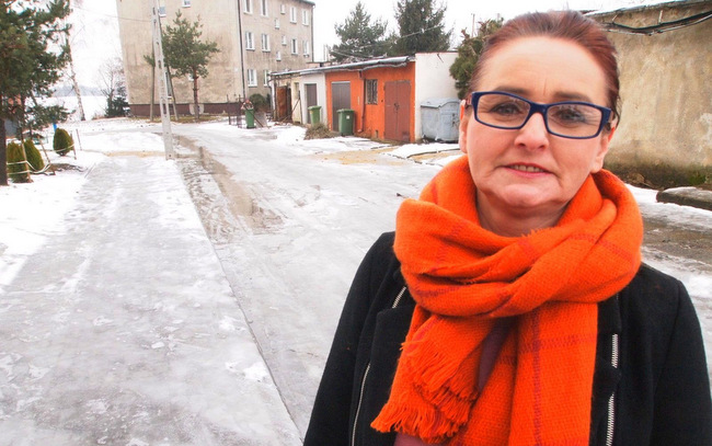 - Udało się wyremontować dwie drogi osiedlowe. To sukces, bo wcześniej ludzie grzęźli w błocie – mówi sołtys Izabela Świgulska - Udało się wyremontować dwie drogi osiedlowe. To sukces, bo wcześniej ludzie grzęźli w błocie – mówi sołtys Izabela Świgulska