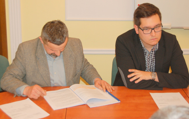 Radny Damian Serwicki został nowym wiceprzewodniczącym komisji budżetu i rozwoju gospodarczego gminy Strzelin (po prawej)
