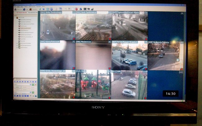 Kamery rejestrują dziesiątki chuligańskich zdarzeń, jak walka ze znakami drogowymi lub niszczenie lusterek w zaparkowanych autach Kamery rejestrują dziesiątki chuligańskich zdarzeń, jak walka ze znakami drogowymi lub niszczenie lusterek w zaparkowanych autach