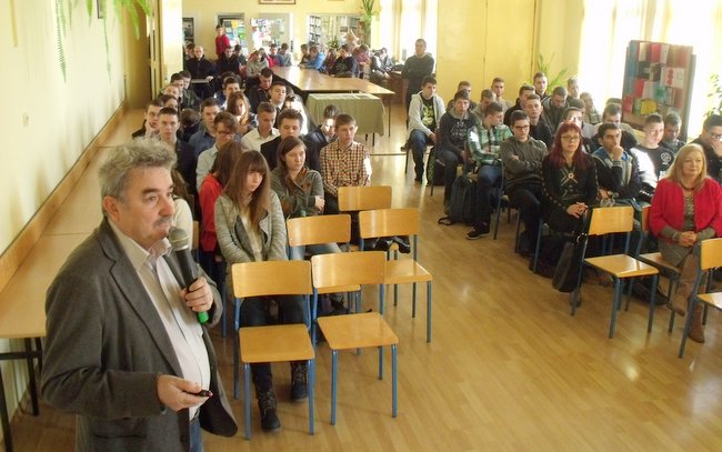  Na spotkanie został zaproszony także historyk Piotr Rozenek