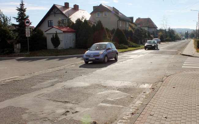 Piesi najczęściej przechodzą przez ul. Marii Konopnickiej w niewyznaczonych miejscach, bo przejścia są za daleko