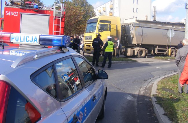 Wypadek, który wydarzył się 8 listopada na rondzie w Strzelinie całkowicie sparaliżował ruch miejski