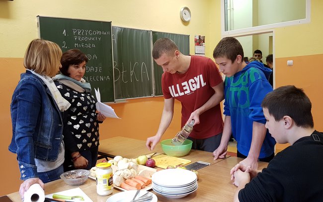 W Zespole Placówek Oświatowych w Skoroszowicach obchodzono Dzień Jabłka