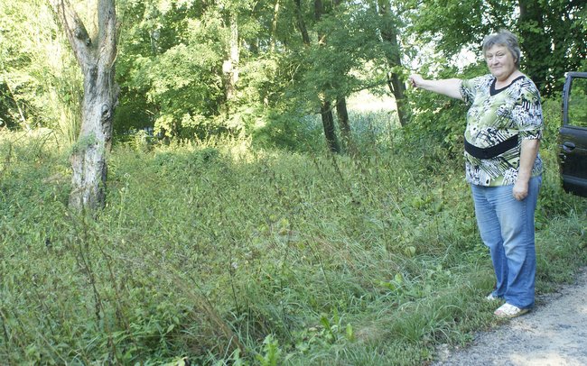 Bogusława Cymbaluk pokazała nam miejsce, gdzie znajdują się zapomniane groby