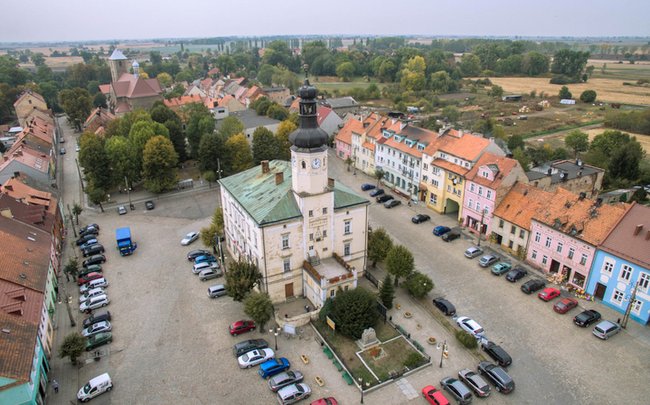 Po około dwóch latach konsekwentnych działań, w najbliższym czasie zostanie ogłoszony przetarg na wyłonienie wykonawcy przebudowy wiązowskiego rynku