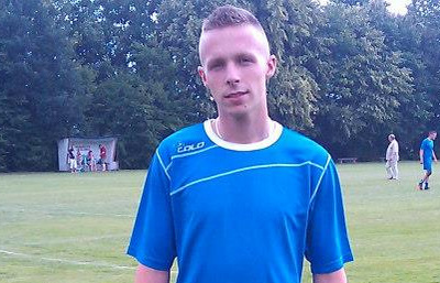 Gola na wagę trzech punktów w meczu derbowym strzelił Artur Toporowski Gola na wagę trzech punktów w meczu derbowym strzelił Artur Toporowski
