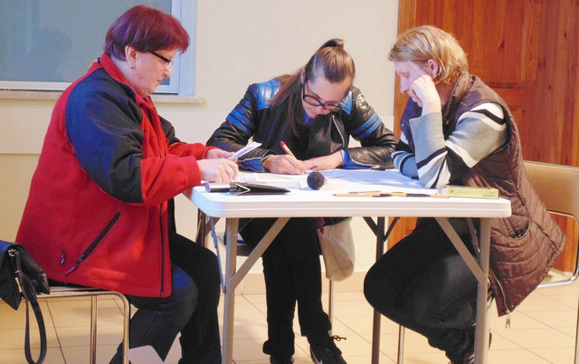 Komisja skrutacyjna podczas liczenia głosów