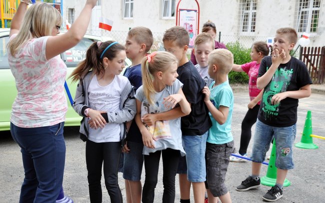 Na festynie z okazji Dnia Dziecka nie można było się nudzić. Dzieci były tak zajęte zabawą, że zapomniały o poczęstunku, który dla nich przygotowano