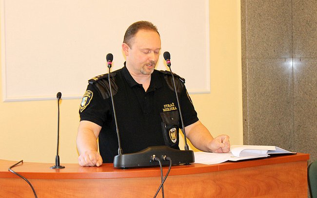 - Bardzo często, zwłaszcza mieszkańcy Rynku, parkują w sposób niewłaściwy - wyjaśnia komendant Straży Miejskiej w Strzelinie Robert Harhala - Bardzo często, zwłaszcza mieszkańcy Rynku, parkują w sposób niewłaściwy - wyjaśnia komendant Straży Miejskiej w Strzelinie Robert Harhala