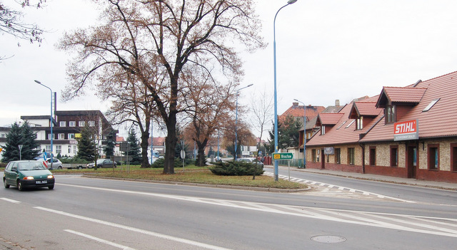 W ramach budowy przy rondzie zostaną wykonane ciągi pieszo-jezdne, ścieżki rowerowe i drogi do posesji zlokalizowanych w jego obrębie