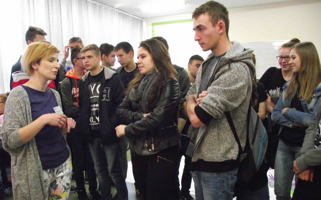 9a. Absolwenci gimnazjum mieli okazję porozmawiać z nauczycielami i zobaczyć każdą pracownię i klasę w szkole