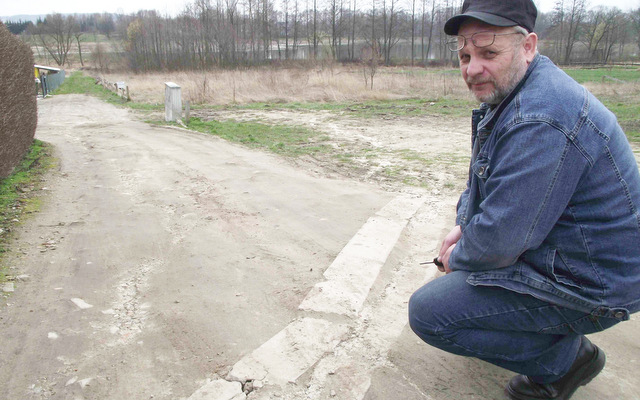 Mieszkańcy ul. Widokowej w Białym Kościele napisali petycję w sprawie remontu drogi gminnej. Problem zna sołtys Franciszek Cygal (na zdjęciu), który zadeklarował wsparcie ich prośby