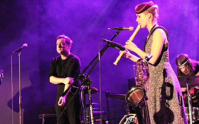 Muzycy wykorzystali szeroką gamę instrumentów