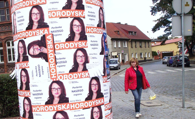 Nasza redakcja otrzymała kilka skarg dotyczących zaklejenia w całości słupów ogłoszeniowych plakatami jednej z kandydatek