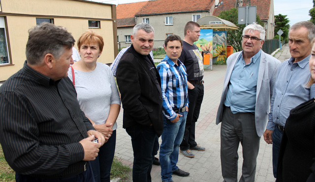 Po obejrzeniu skweru przy ul. Bolka I Świdnickiego w Strzelinie, członkowie komisji udali się m.in. do Brożca i Kuropatnika