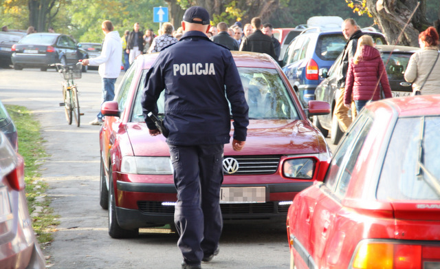 Podczas dwóch dni świąt porządku w ruchu drogowym pilnować będą tu policjanci z Komendy Powiatowej Policji w Strzelinie. Kierowcy niestosujący się do znaków będą musieli wycofać samochód, którym się poruszają. Foto: archiwum Słowa