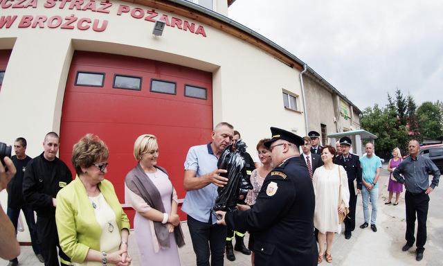 Sołtys Brożca Tomasz Głowacki odbiera statuetkę (foto: Lech Pąchalski)