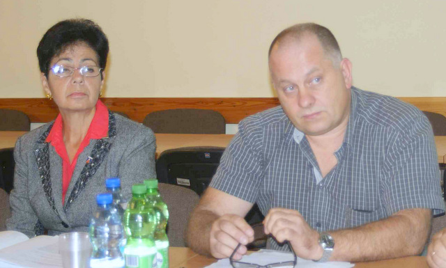 Posiedzenie komisji oświaty prowadził Krzysztof Golec. Obok Grażyna Kosińska, przewodnicząca rady Posiedzenie komisji oświaty prowadził Krzysztof Golec. Obok Grażyna Kosińska, przewodnicząca rady