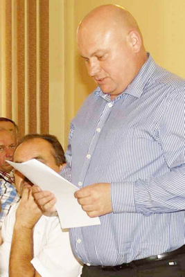 Maciej Bagiński przedstawił stanowisko komisji rewizyjnej w sprawie absolutorium Maciej Bagiński przedstawił stanowisko komisji rewizyjnej w sprawie absolutorium