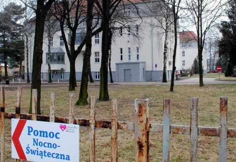 Budynek Strzelińskiego Centrum Medycznego, w którym pracują protestujące pielęgniarki oraz położne