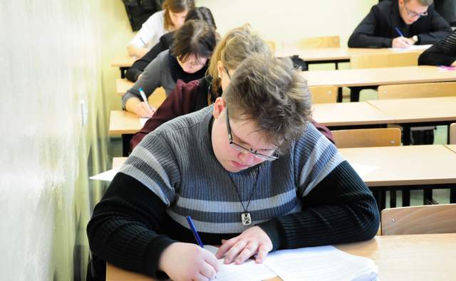 I etap konkursu polegał na tłumaczeniu tekstów. Foto: organizatorzy konkursu